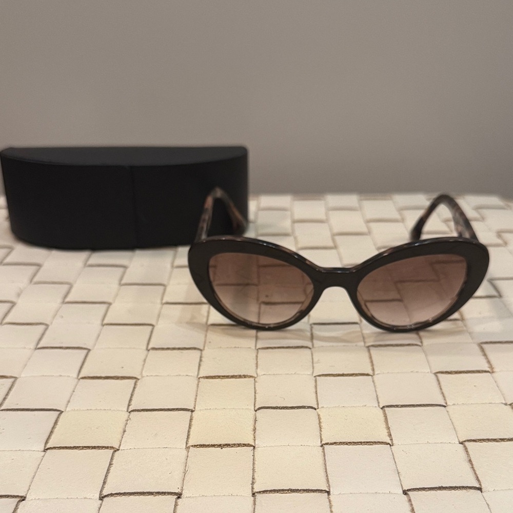 Prada Designer Brown Cat-Eye Sunglasses in excellent condition